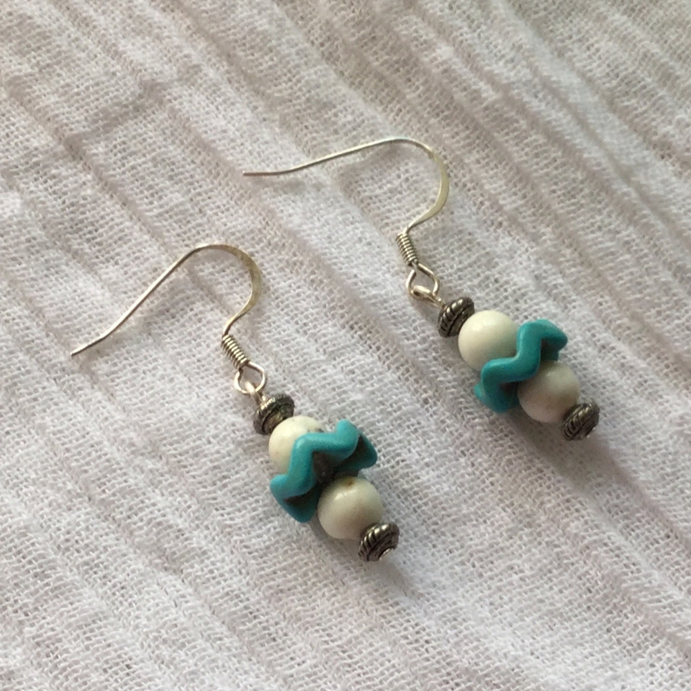 Tuquoise and white stone dangle earrings